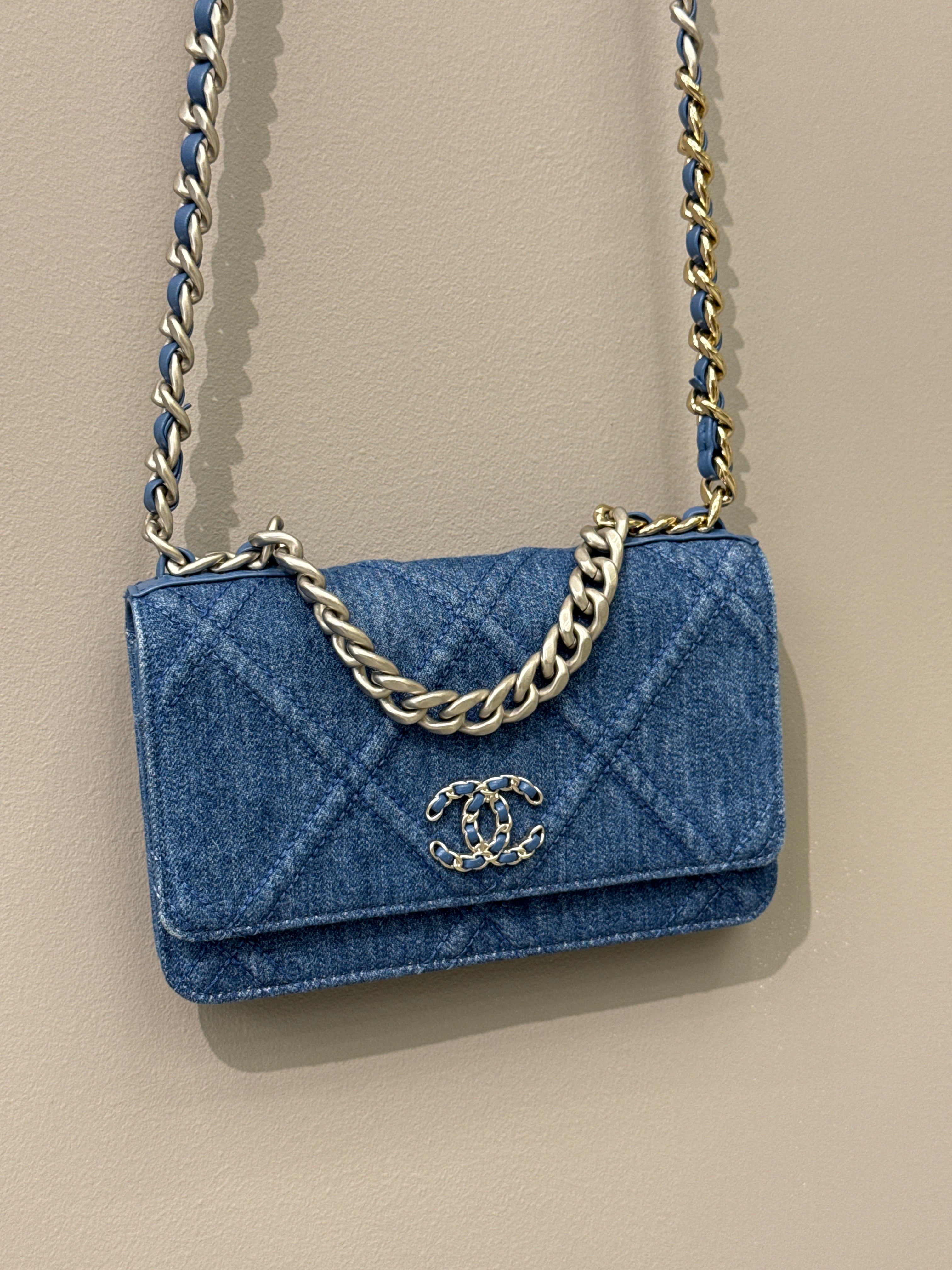 CHANEL 19 WOC Denim Pre-Owned