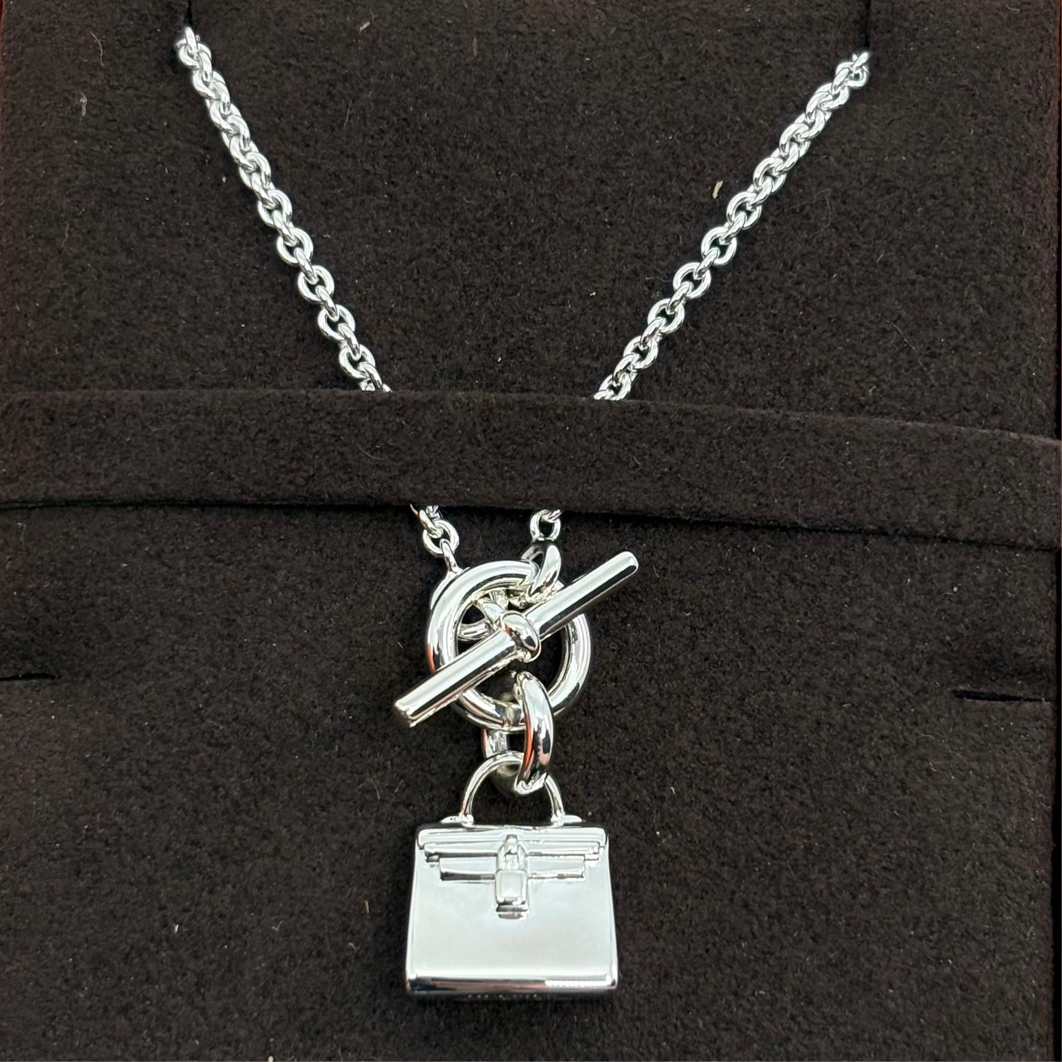 HERMÈS Amulettes Kelly Pendant | NEW