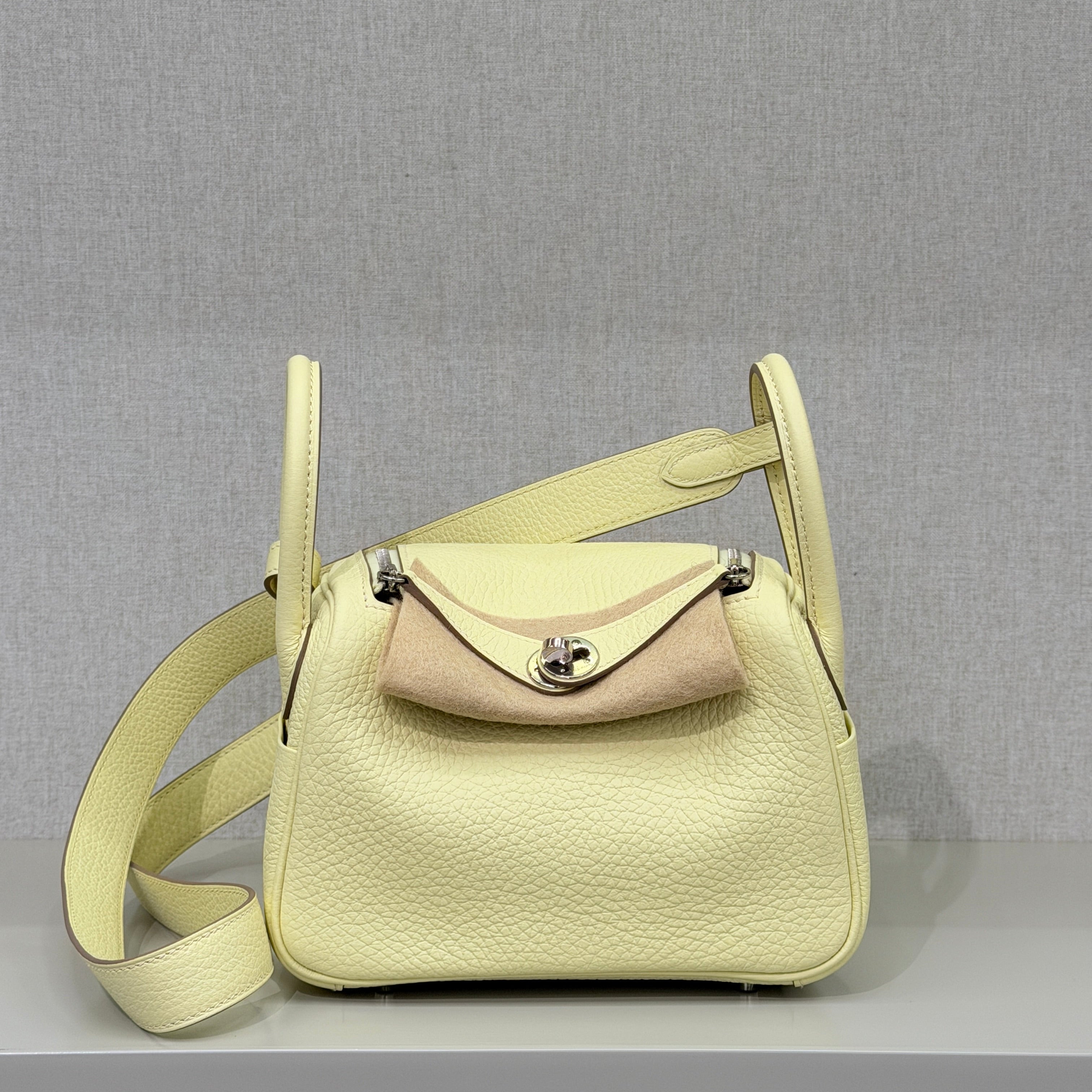 Mini Lindy I8 JAUNE MILTON W