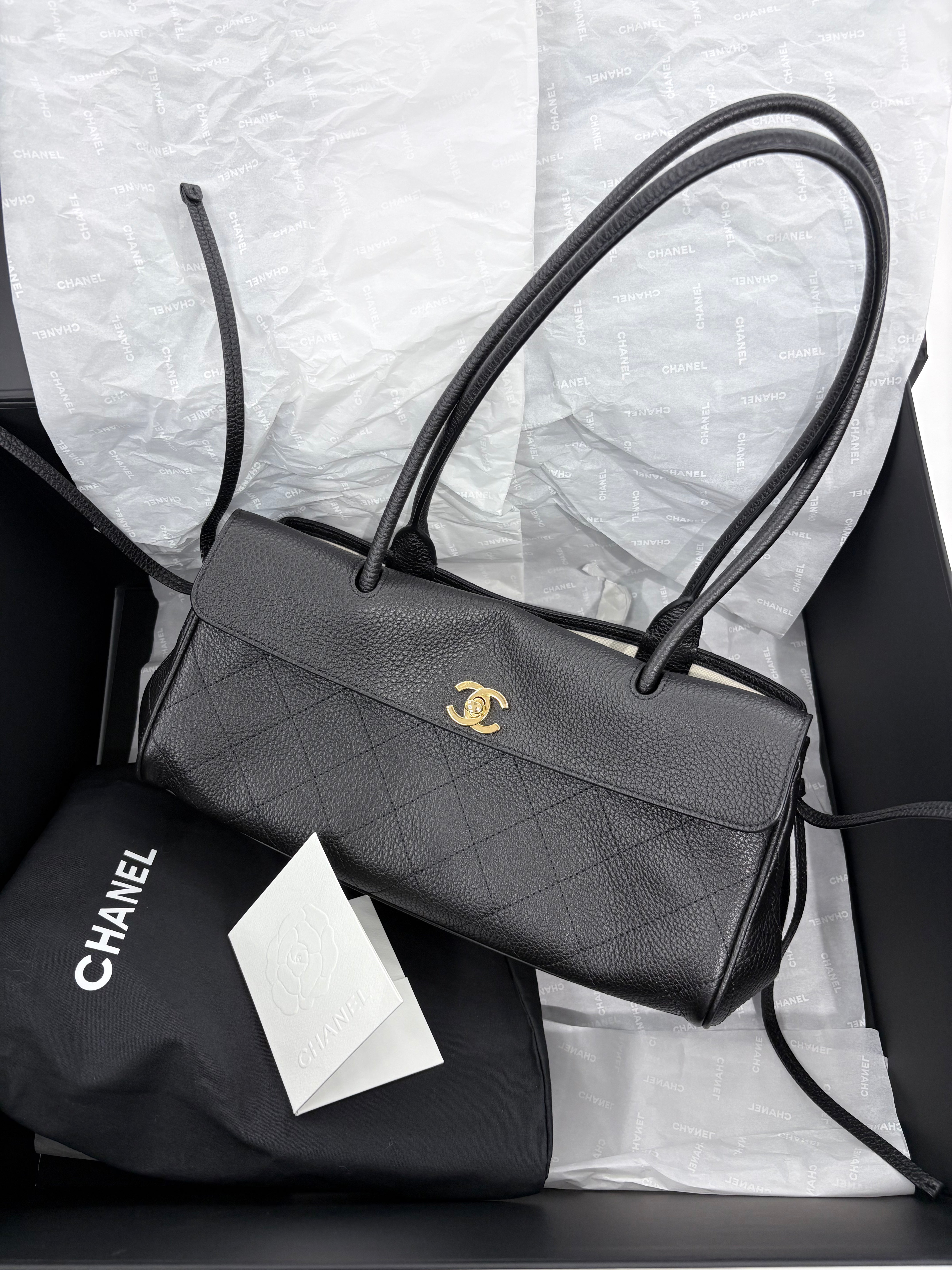 Chanel 26A black&gold baguette bag pre-owend